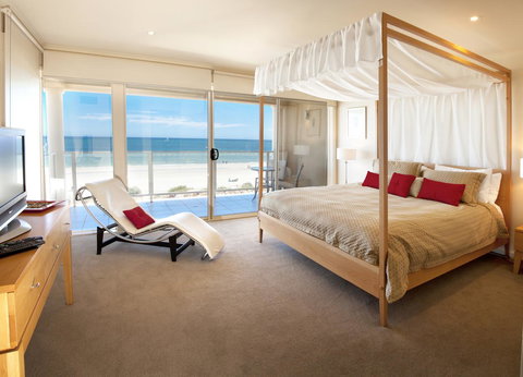 Adelaide Luxury Beach House - Mackay Tourism 4