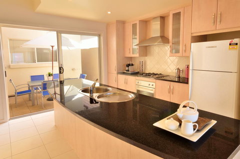 Adelaide Luxury Beach House - Mackay Tourism 26