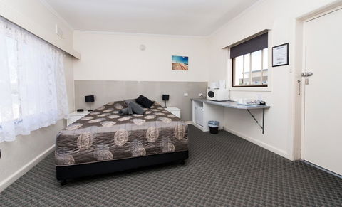 Blue Lake Motel - Mackay Tourism 4
