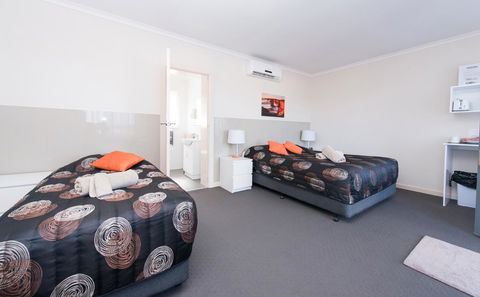 Blue Lake Motel - Mackay Tourism 1