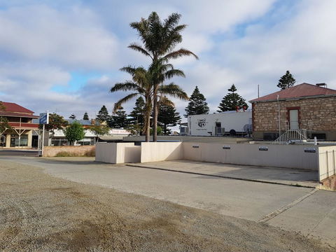 Pier Hotel Port Lincoln - Mackay Tourism 32