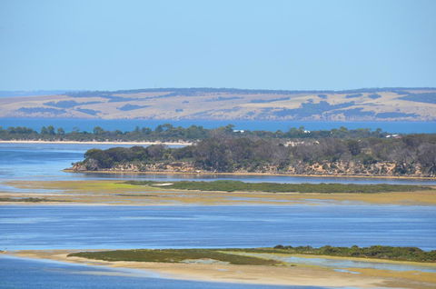 Of Stone & Wood Guesthouse - Mackay Tourism 3