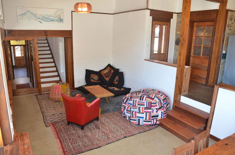 Of Stone & Wood Guesthouse - Mackay Tourism 7