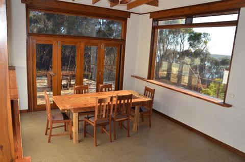 Of Stone & Wood Guesthouse - Mackay Tourism 4