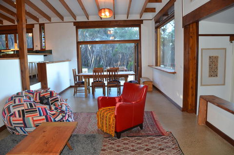 Of Stone & Wood Guesthouse - Mackay Tourism 5