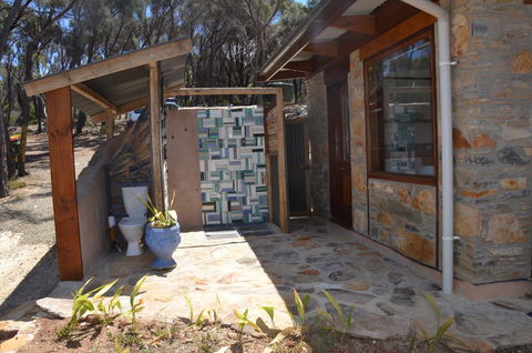 Of Stone & Wood Guesthouse - Mackay Tourism 16