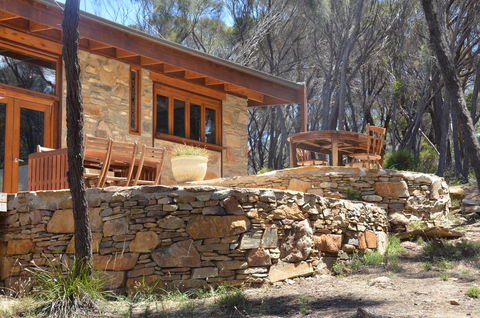 Of Stone & Wood Guesthouse - Mackay Tourism 22