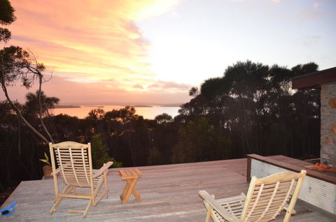 Of Stone & Wood Guesthouse - Mackay Tourism 24