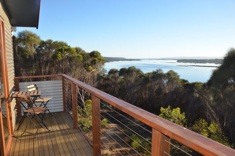 Of Stone & Wood Guesthouse - Mackay Tourism 2
