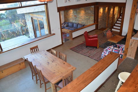 Of Stone & Wood Guesthouse - Mackay Tourism 6