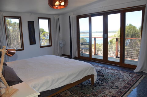 Of Stone & Wood Guesthouse - Mackay Tourism 12