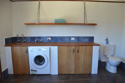 Of Stone & Wood Guesthouse - Mackay Tourism 15
