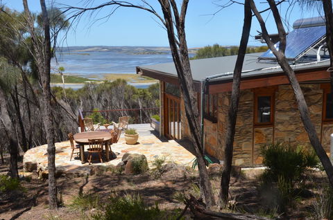 Of Stone & Wood Guesthouse - Mackay Tourism 25