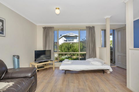 The Lighthouse - Port Willunga - C21 SouthCoast Holidays - Mackay Tourism 9
