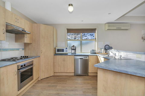 The Lighthouse - Port Willunga - C21 SouthCoast Holidays - Mackay Tourism 6