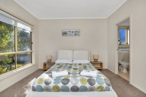 The Lighthouse - Port Willunga - C21 SouthCoast Holidays - Mackay Tourism 3