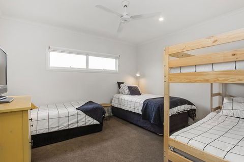 Sea View At Silver Sands - C21 SouthCoast Holidays - Mackay Tourism 9