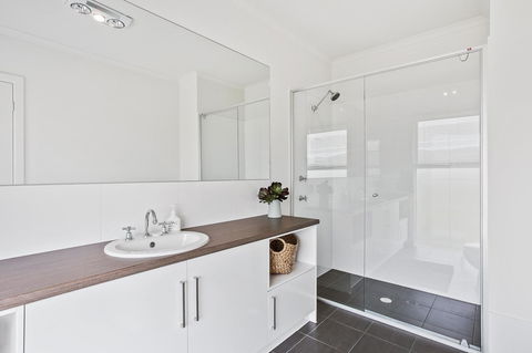 Sea View At Silver Sands - C21 SouthCoast Holidays - Mackay Tourism 12