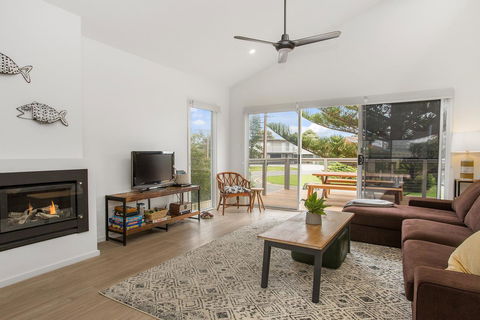 Sea View At Silver Sands - C21 SouthCoast Holidays - Mackay Tourism 4