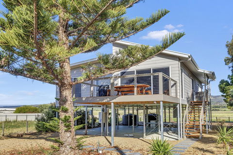 Sea View At Silver Sands - C21 SouthCoast Holidays - Mackay Tourism 0