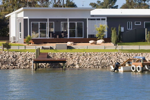 Villa Serra - Mackay Tourism 11