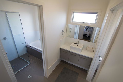 Villa Serra - Mackay Tourism 10