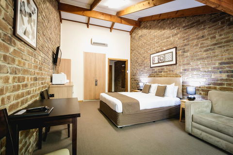 The Lodge By Manna - Mackay Tourism 3