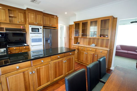 The Commodore - Mackay Tourism 21