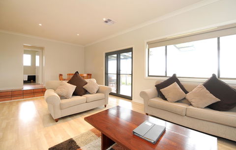 The Barn Accommodation - Mackay Tourism 41