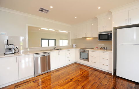 The Barn Accommodation - Mackay Tourism 40
