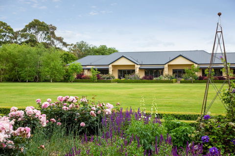 The Barn Accommodation - Mackay Tourism 0