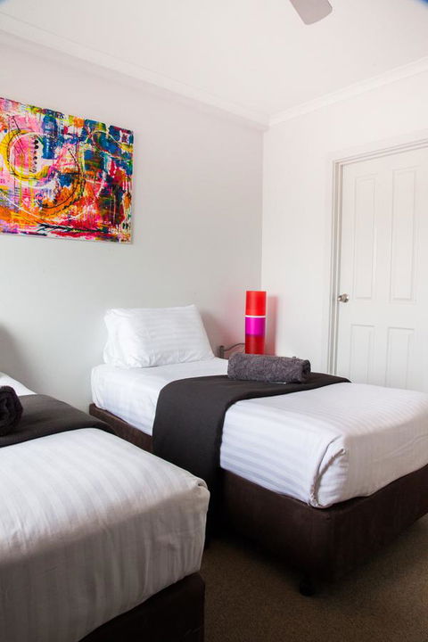 Mariners Cay Apartment - Mackay Tourism 13