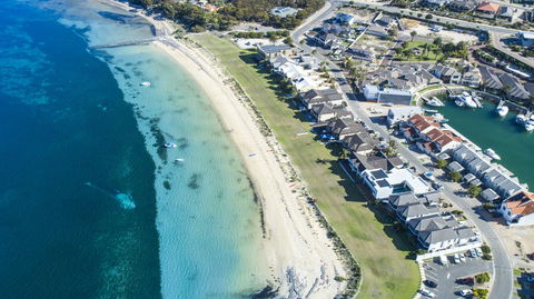 Mariners Cay Apartment - Mackay Tourism 2