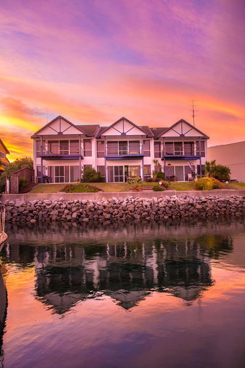 Marina Reflections - Mackay Tourism 10