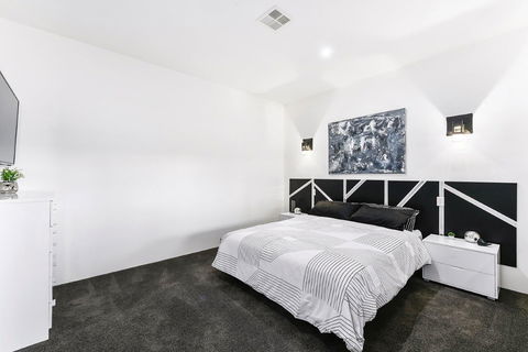 KENNEDY EXECUTIVE TOWNHOUSE - Mackay Tourism 2