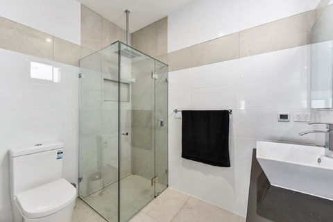 KENNEDY EXECUTIVE TOWNHOUSE - Mackay Tourism 7
