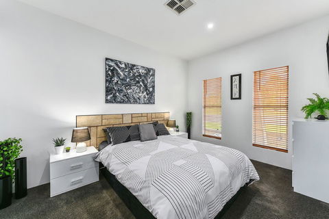 KENNEDY EXECUTIVE TOWNHOUSE - Mackay Tourism 4