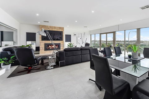 KENNEDY EXECUTIVE TOWNHOUSE - Mackay Tourism 19
