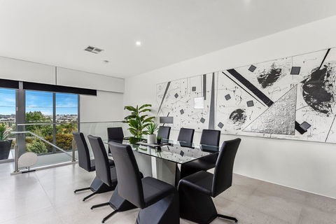 KENNEDY EXECUTIVE TOWNHOUSE - Mackay Tourism 10