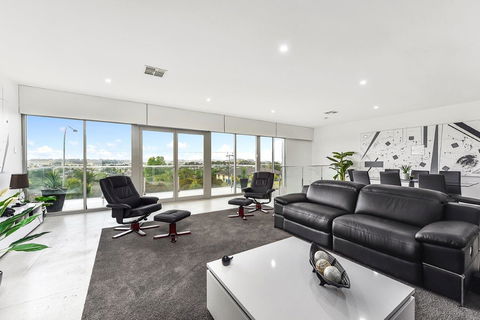 KENNEDY EXECUTIVE TOWNHOUSE - Mackay Tourism 13