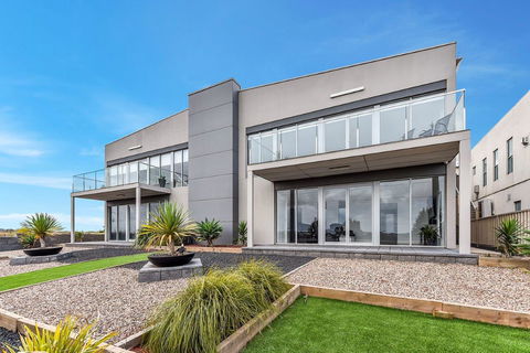 KENNEDY EXECUTIVE TOWNHOUSE - Mackay Tourism 15