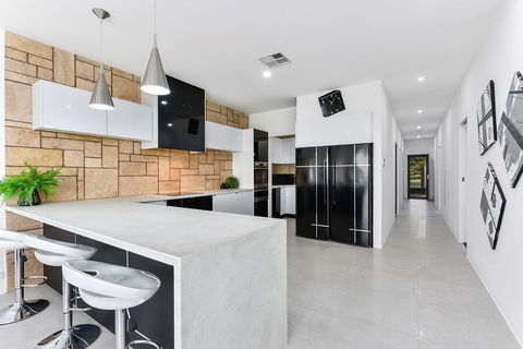 KENNEDY EXECUTIVE TOWNHOUSE - Mackay Tourism 6