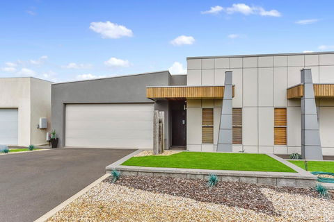 KENNEDY EXECUTIVE TOWNHOUSE - Mackay Tourism 9