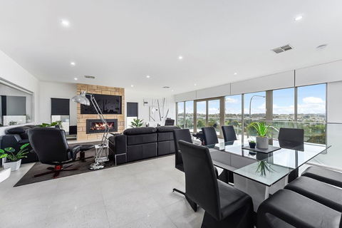 KENNEDY EXECUTIVE TOWNHOUSE - Mackay Tourism 3
