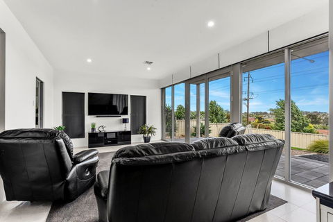 KENNEDY EXECUTIVE TOWNHOUSE - Mackay Tourism 14