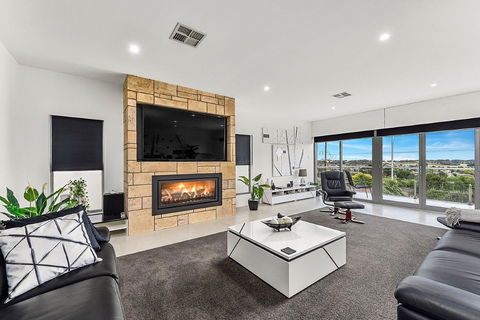 KENNEDY EXECUTIVE TOWNHOUSE - Mackay Tourism 0
