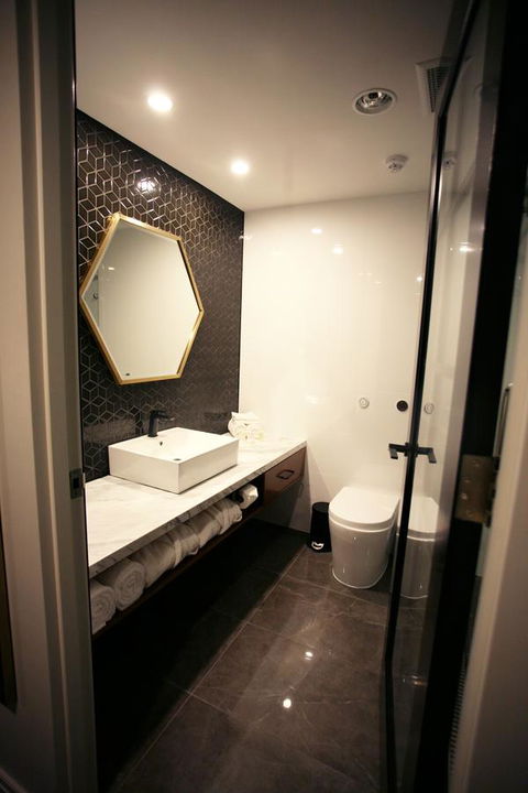 Ellen Hotel - Mackay Tourism 18