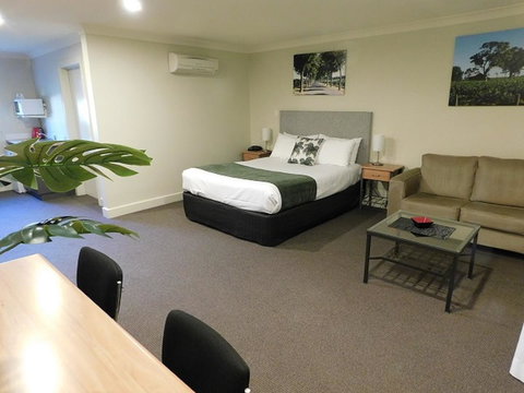 Alexander Cameron Suites - Mackay Tourism 8