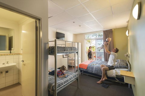 YHA Adelaide Central - Mackay Tourism 37