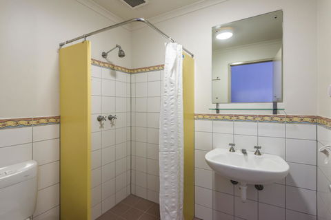 YHA Adelaide Central - Mackay Tourism 40